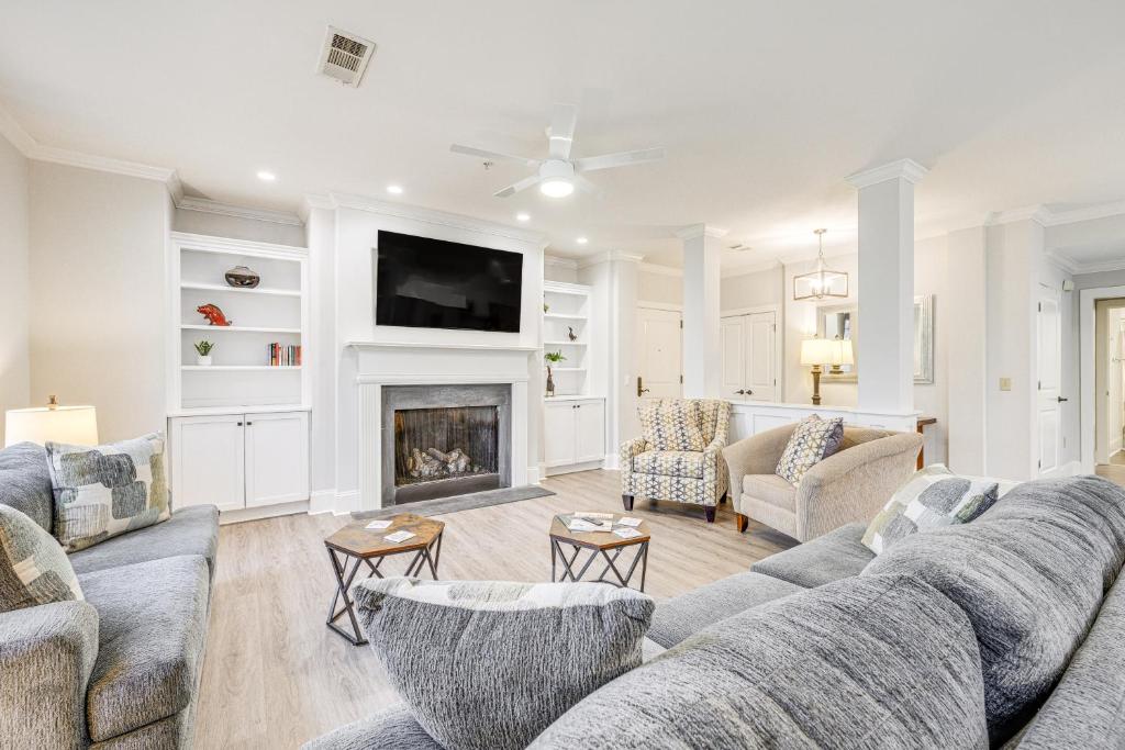 a living room with a couch and a fireplace at Chic Greensboro Condo with Lake Oconee Access! in Greensboro