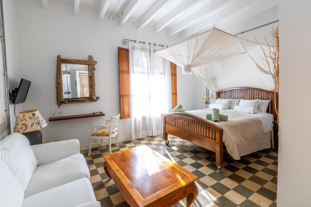 Postel nebo postele na pokoji v ubytování Ibiza Boutique Guest House