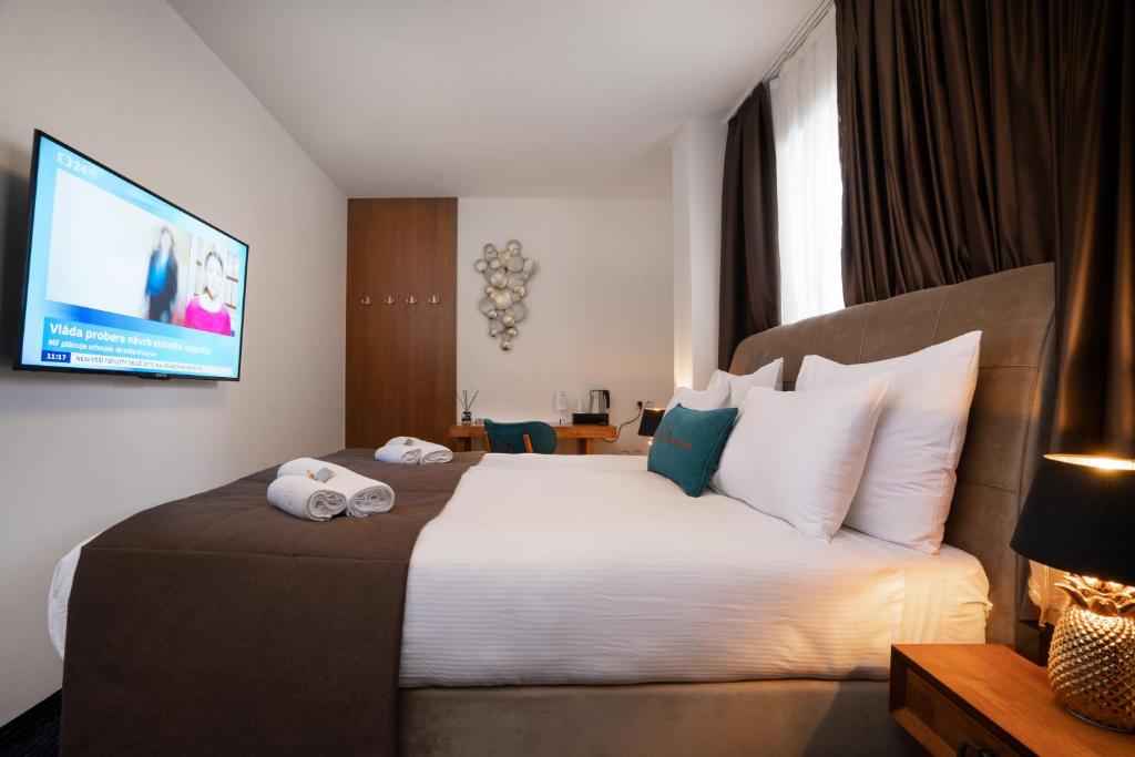 Postel nebo postele na pokoji v ubytování Hotel Šumava