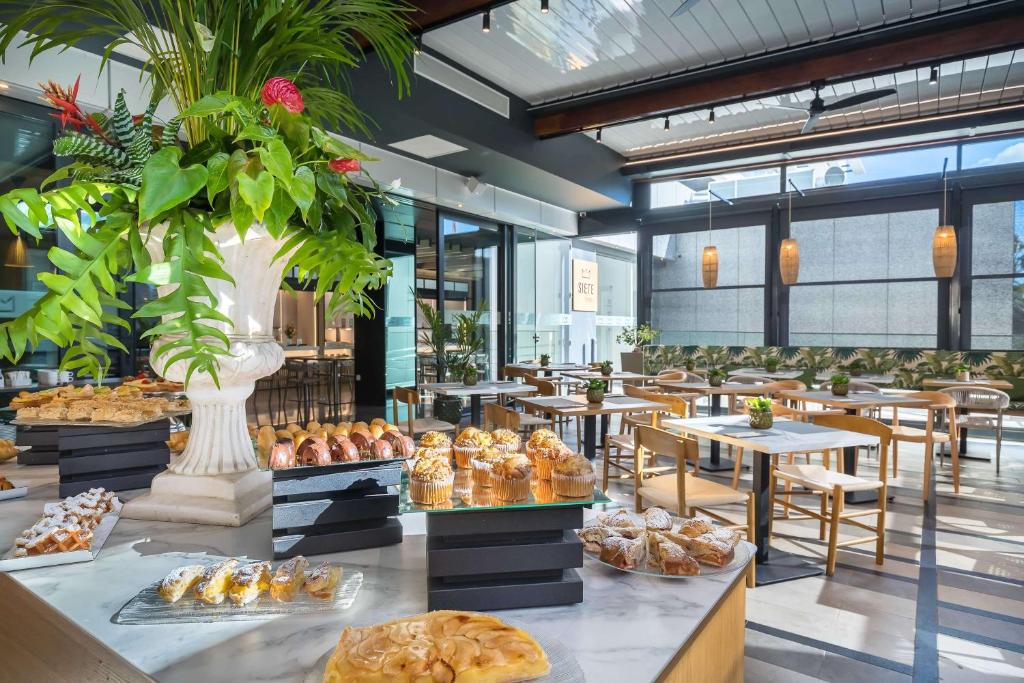 a bakery with a bunch of different types of pastries at Barceló Murcia Siete Coronas in Murcia
