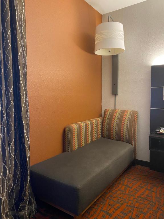 Holiday Inn Express Metropolis by IHG - Suite Lit King-Size Avec Baignoire à Jets