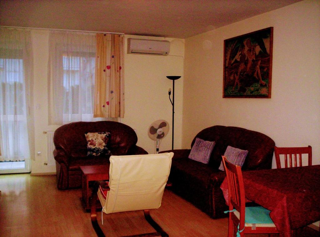 Posedenie v ubytovaní HAUS FERENCZ Bötös Villa