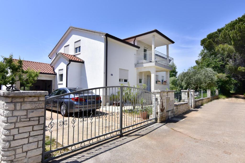 Apartments with parking space Sveti Ivan, Umag - 22472