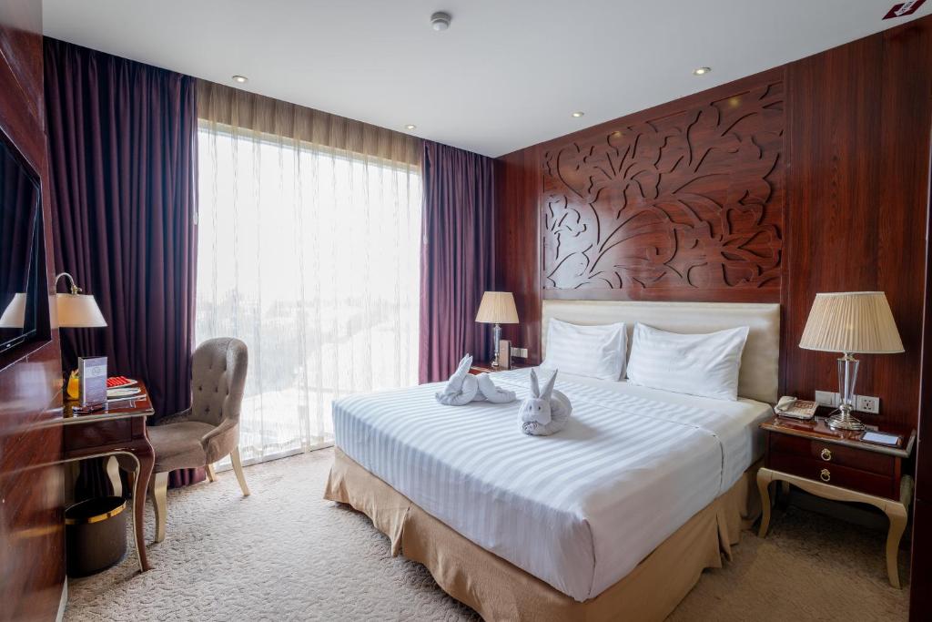 Postel nebo postele na pokoji v ubytování Belviu Hotel Bandung