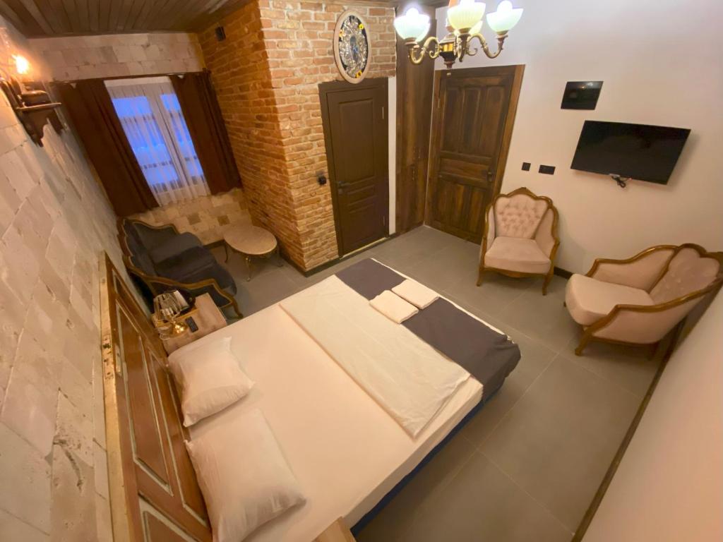 an overhead view of a bedroom with a bed and chairs at konak esila in Uşak