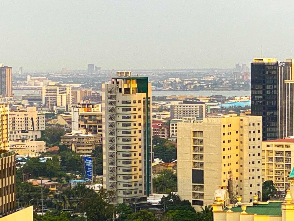 Nespecifikovaný výhled na destinaci Cebu City nebo výhled na město při pohledu z aparthotelu