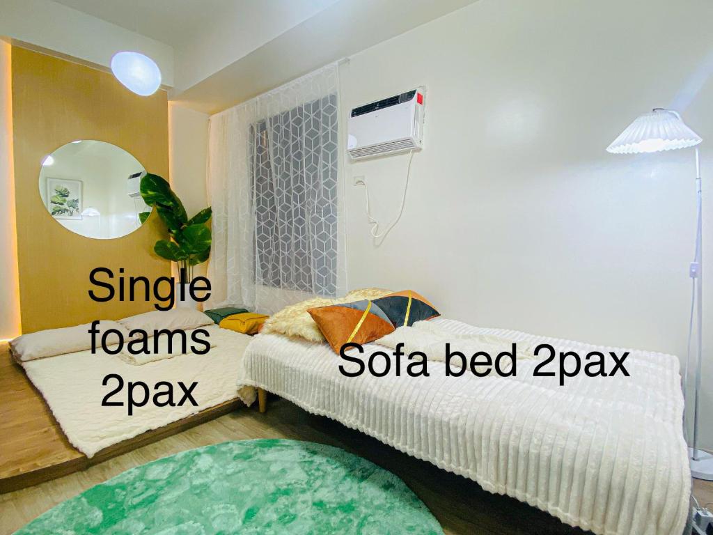 Postel nebo postele na pokoji v ubytování Cebu City SPACIOUS 1BR Condo HighView IT Park with POOL and NETFLIX