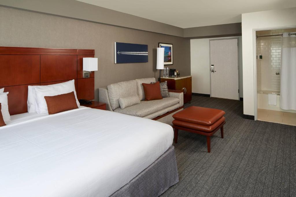 Courtyard by Marriott Los Angeles LAX / Century Boulevard - King Room