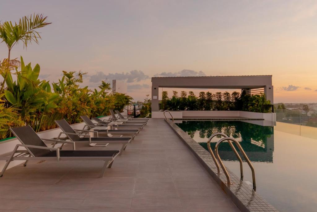 Bazén v ubytování Sky Park Condotel & Residence nebo v jeho okolí