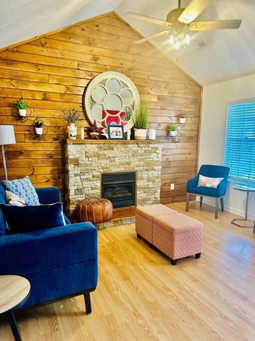 Cozy home near Pigeon Forge attractions - Three-Bedroom House