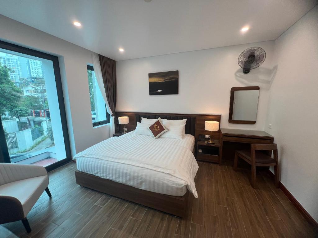 Postel nebo postele na pokoji v ubytování Lam Anh Hotel 6 Ngoại Giao Đoàn BT4-10