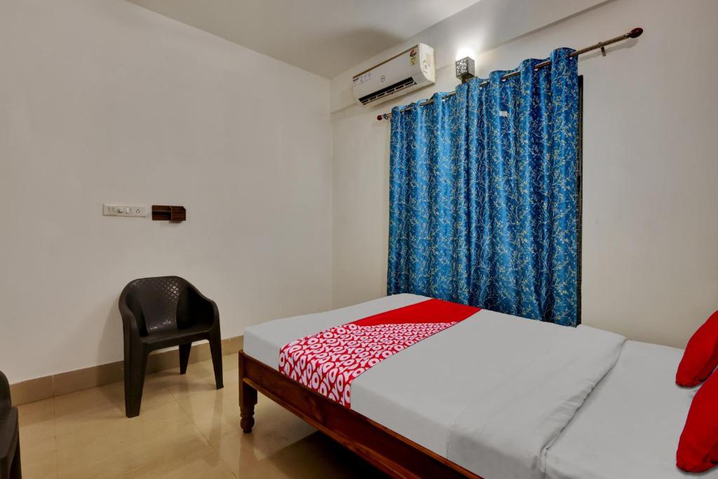 a small bedroom with a bed and a chair at OYO Flagship Larica Green Valley in Guwahati