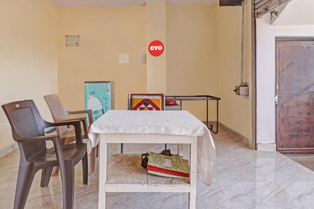 Gallery image of OYO Flagship Bgs Guest House in Visakhapatnam