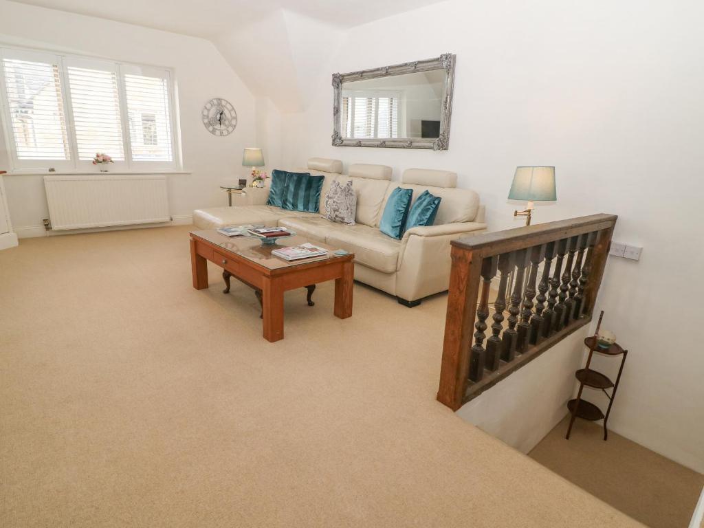 Tree Tops, Broadway (updated prices 2024)