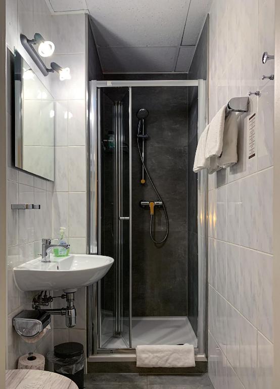 Hotel Carl von Clausewitz - 家庭间 - 带浴室