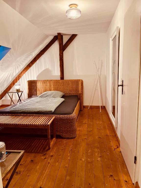 b e d & a g e d e s i g n -medium- wunderschönes Zimmer mit Bad ...