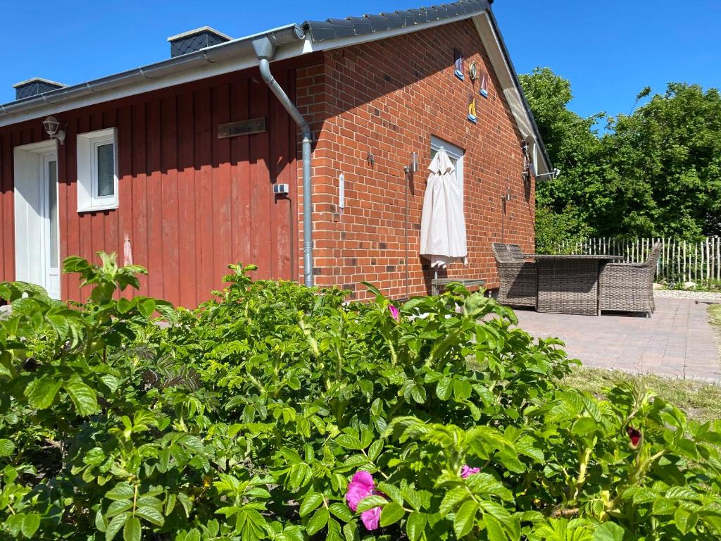 a robe hanging on the side of a building at Ferienhaus Lillehus in Fehmarn