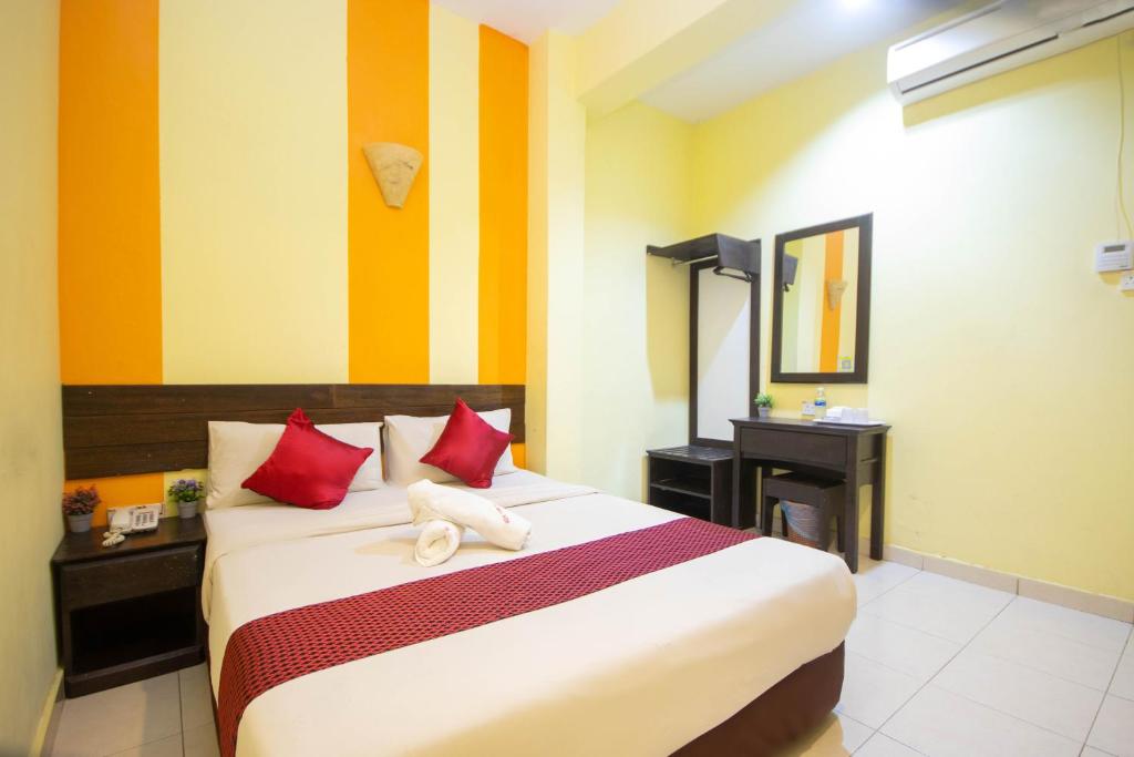 Postel nebo postele na pokoji v ubytování Sun Inns Rest House Kuantan