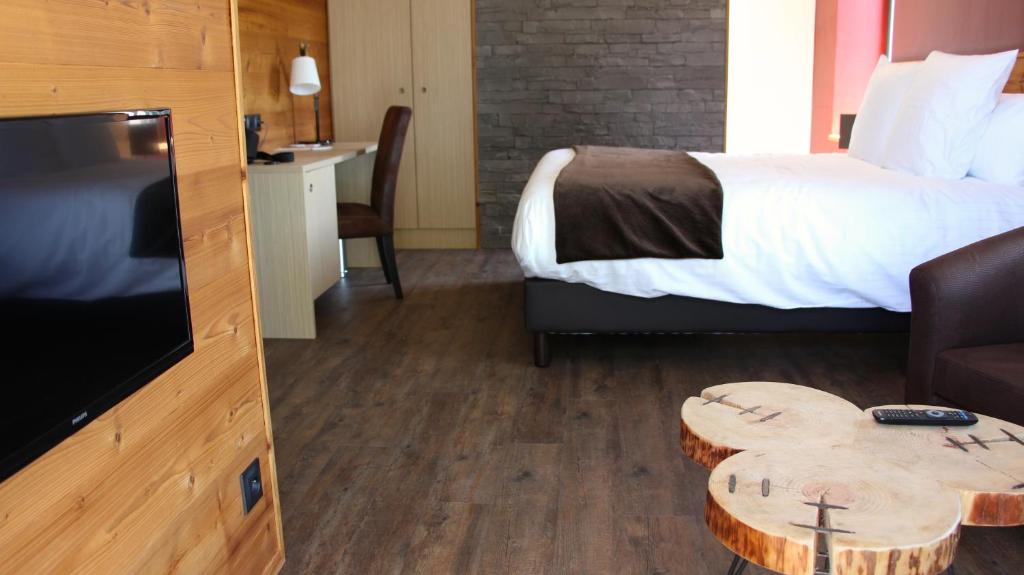 Postel nebo postele na pokoji v ubytování Hôtel L'Atelier de Donat