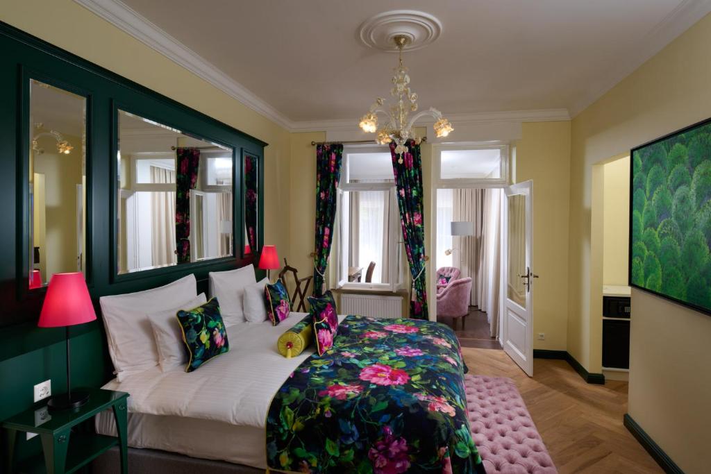 Postel nebo postele na pokoji v ubytování Hotel The Rose by Goeres