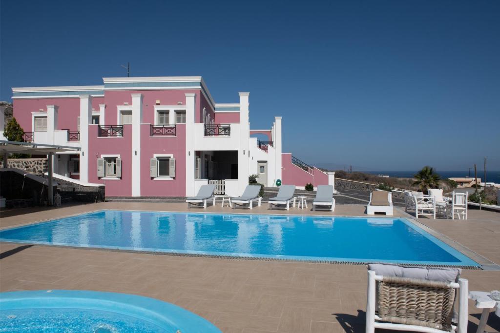 Bazén v ubytování Rose Suites nebo v jeho okolí