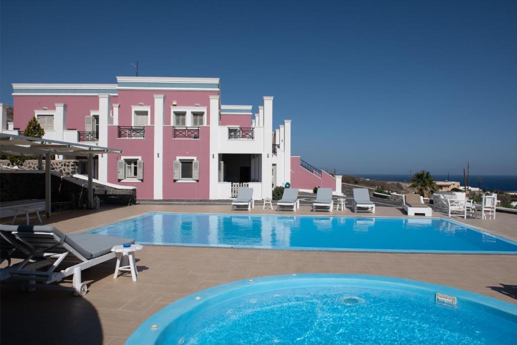 Bazén v ubytování Rose Suites nebo v jeho okolí