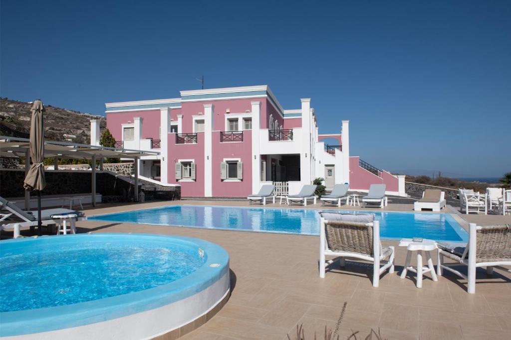 Bazén v ubytování Rose Suites nebo v jeho okolí