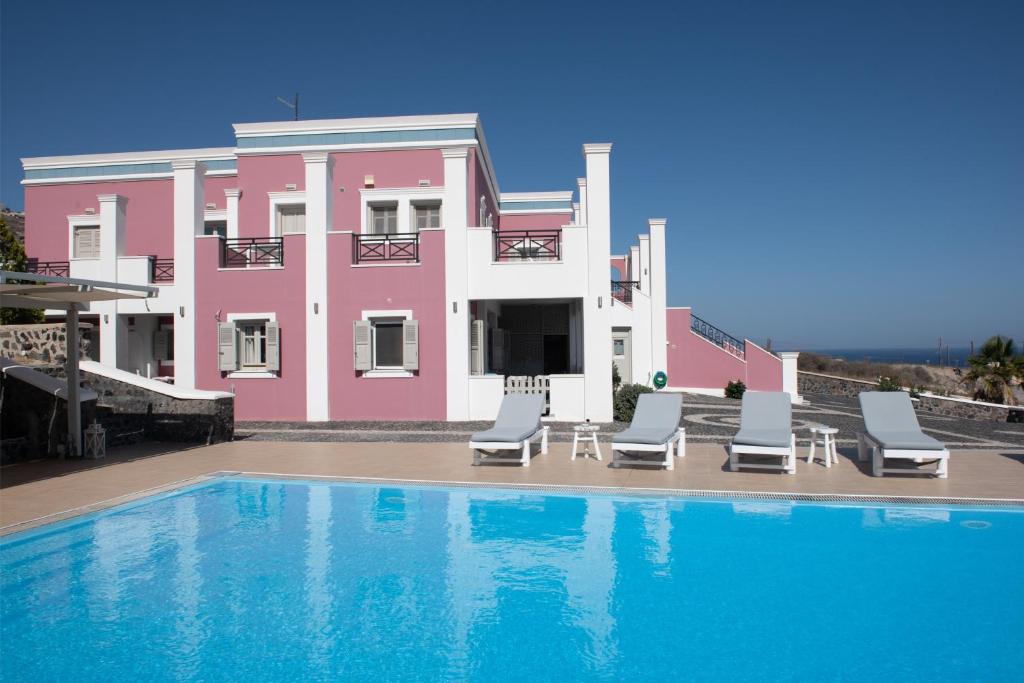 Bazén v ubytování Rose Suites nebo v jeho okolí