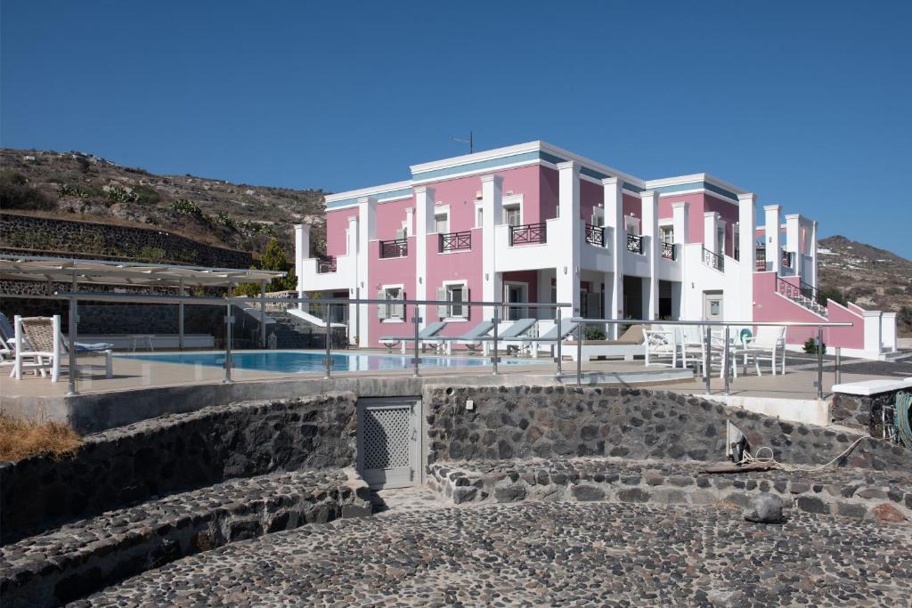 Bazén v ubytování Rose Suites nebo v jeho okolí