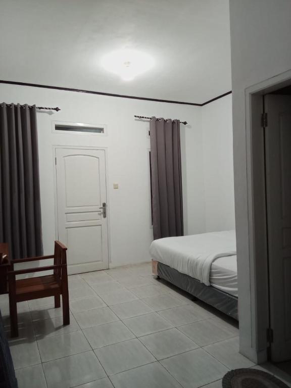 RedDoorz @ Pantai Sayangheulang - Standard -Doppelzimmer