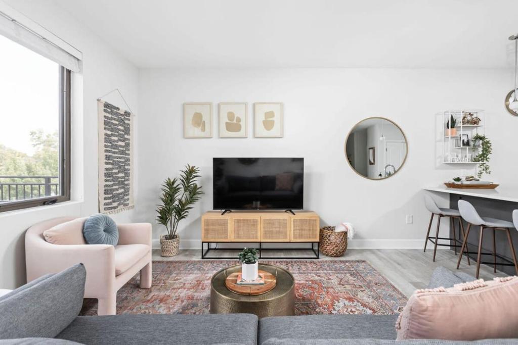 CozySuites Stylish 2BR at Meridian Kessler, Indianapolis (updated