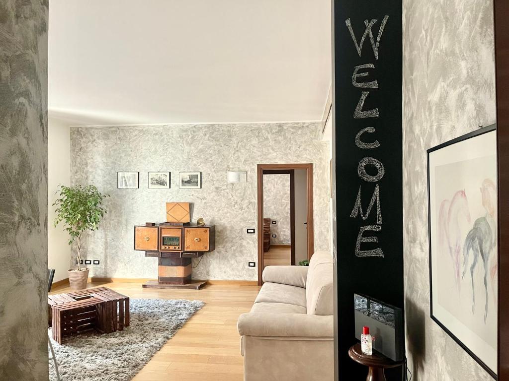 a living room with a couch and a fireplace at Appartamento Dante in Seregno