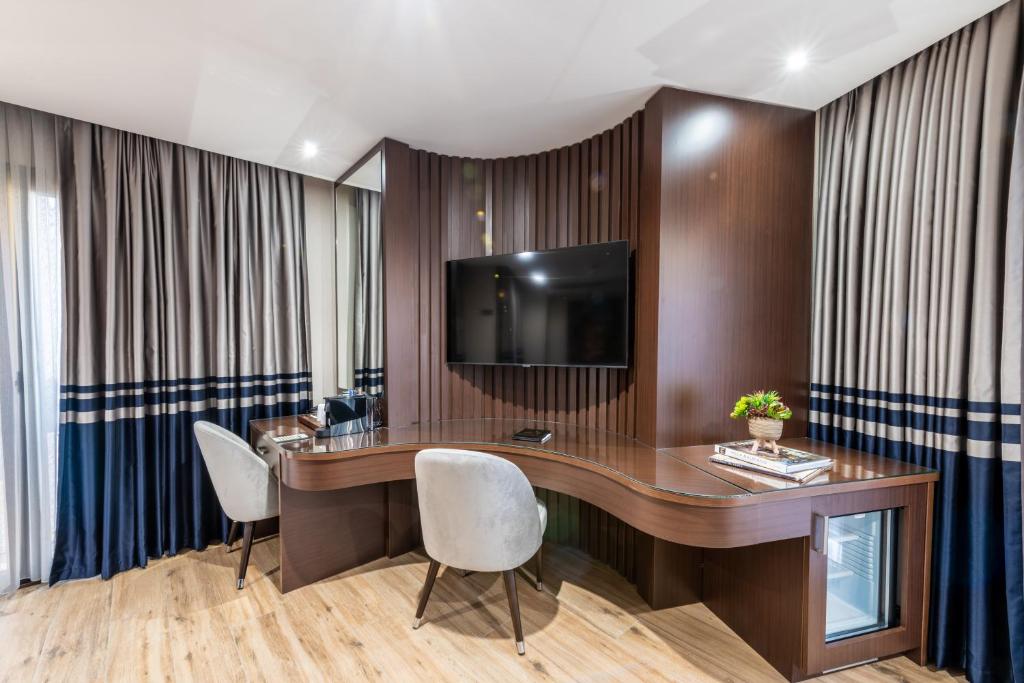 Aprilis Deluxe Hotel - 4