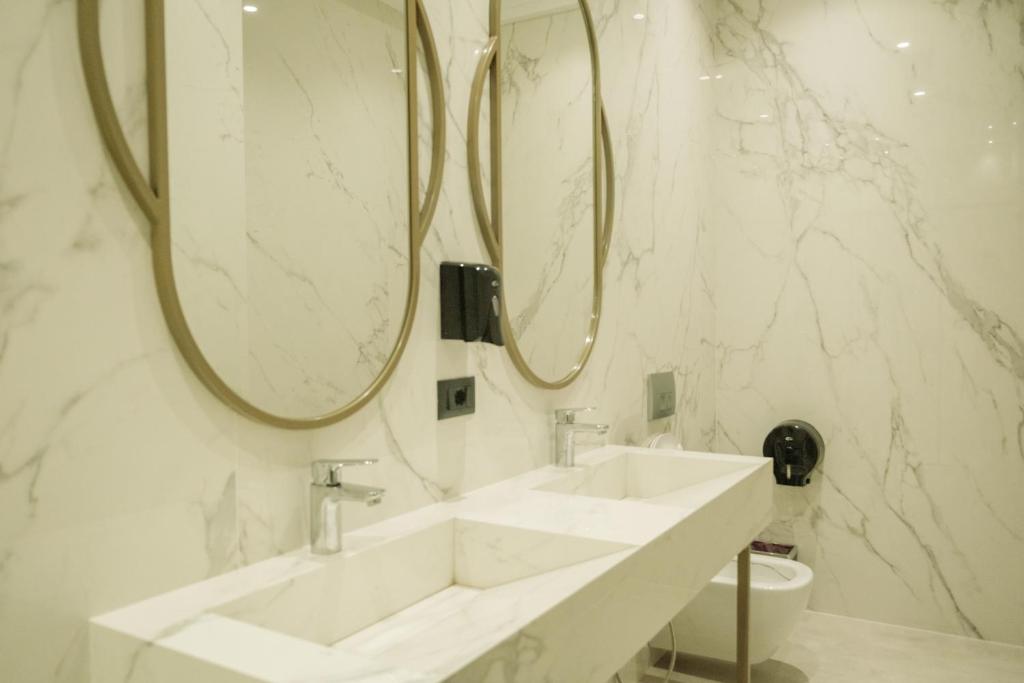 Comfort Suites - Deluxe Doppelzimmer Mit Balkon