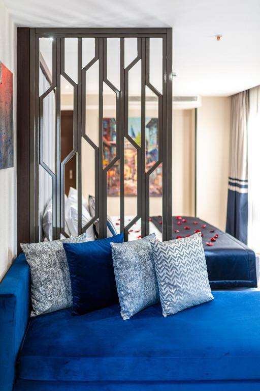 Aprilis Deluxe Hotel 6