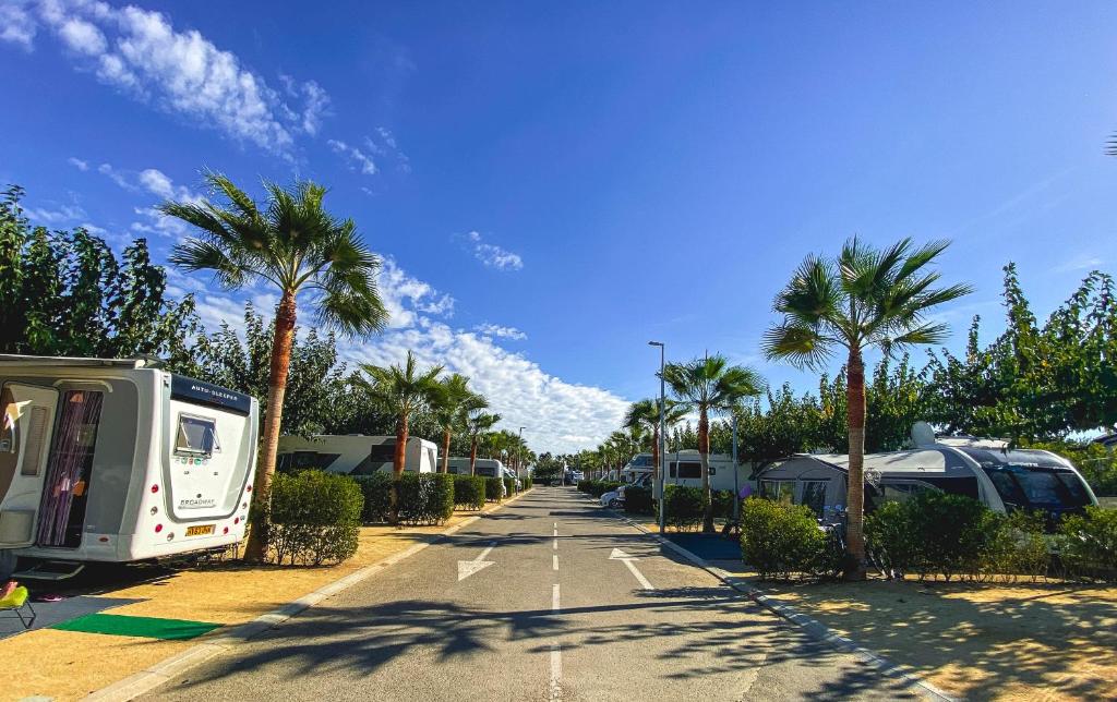 El barrio de los alrededores o un barrio cerca de este camping
