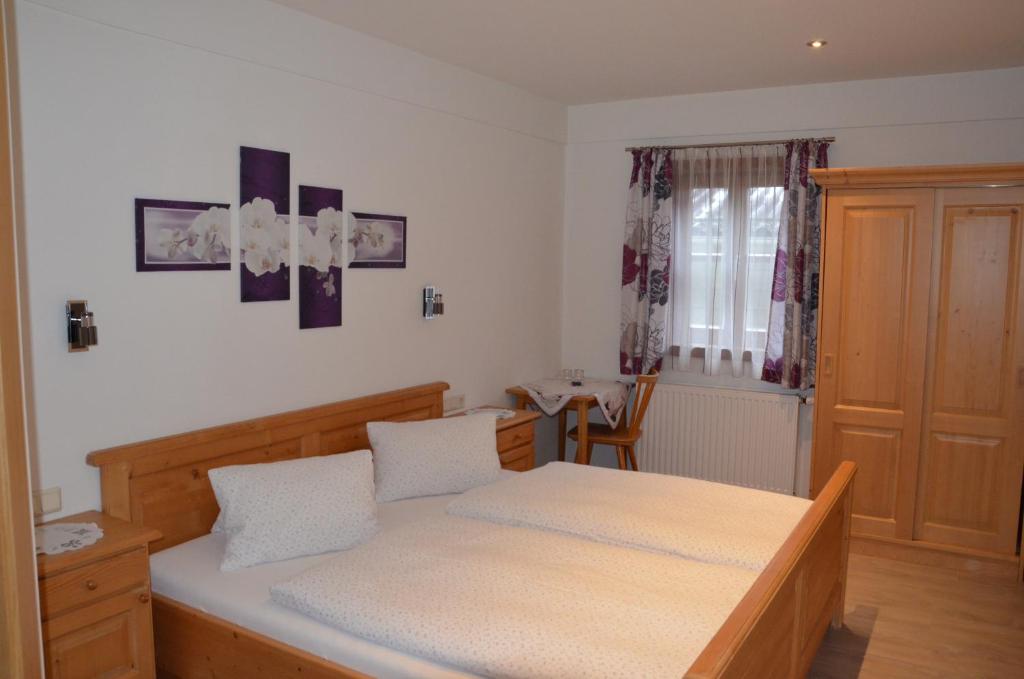 Postel nebo postele na pokoji v ubytování Gästezimmer Peterbauer