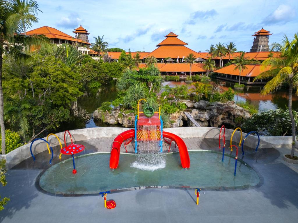Bazén v ubytování Ayodya Resort Bali nebo v jeho okolí