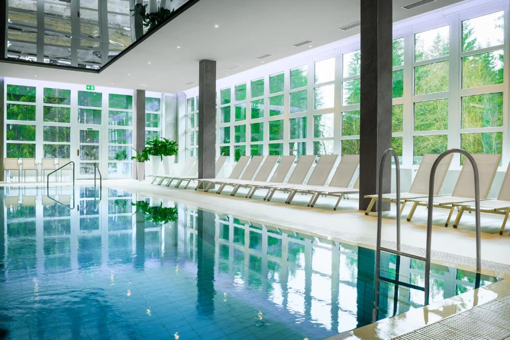 Bazén v ubytování Wellness Hotel Svornost nebo v jeho okolí