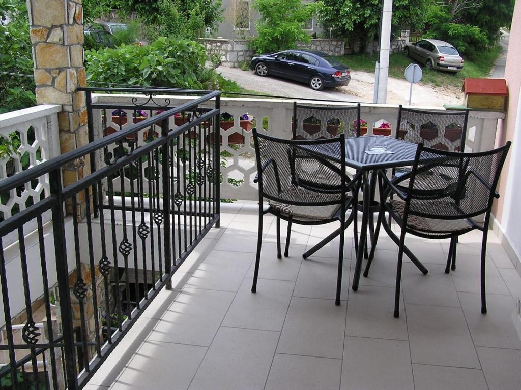 Balkón nebo terasa v ubytování Apartmani Radosav