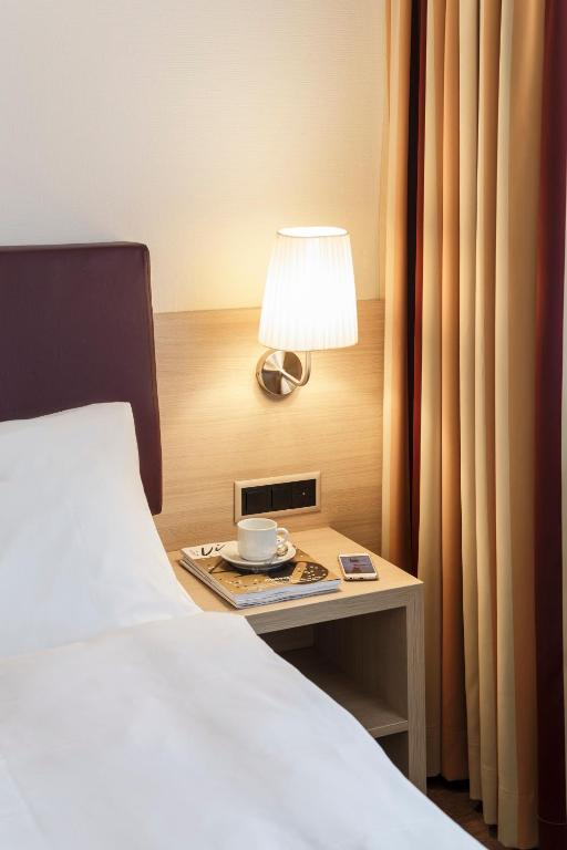 Postel nebo postele na pokoji v ubytování Hotel Coop Tagungszentrum & Hotelpark im Grünen