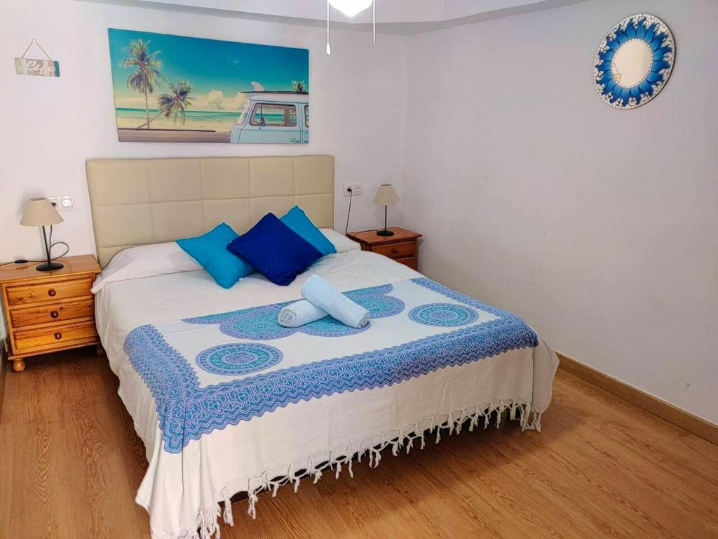 A bed or beds in a room at 2 bedrooms property at La Pobla de Farnals 700 m away from the beach with shared pool terrace and wifi