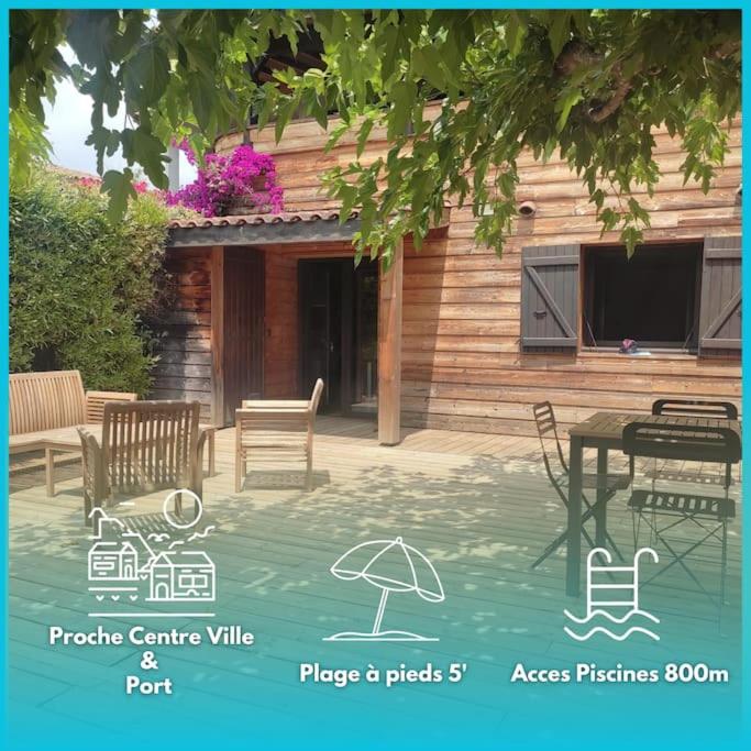une photo d'un patio avec une table et des chaises dans l'établissement T4 Caminu 110m2 - Jardin, piscine, 6 pers, parking, à Porto-Vecchio