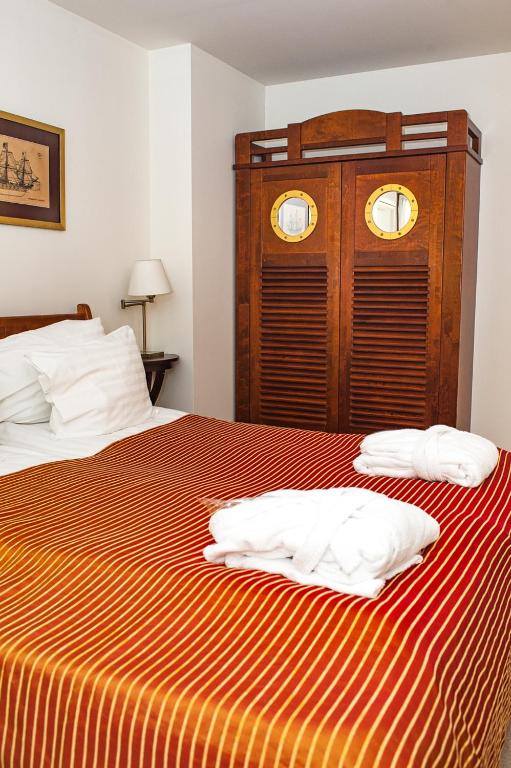 Port Hotel - Double Double Double Room
