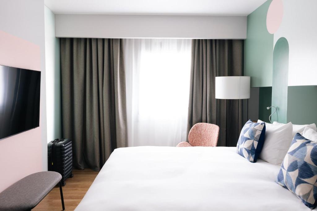 voco Madrid Retiro, an IHG Hotel - Standard Queen Room