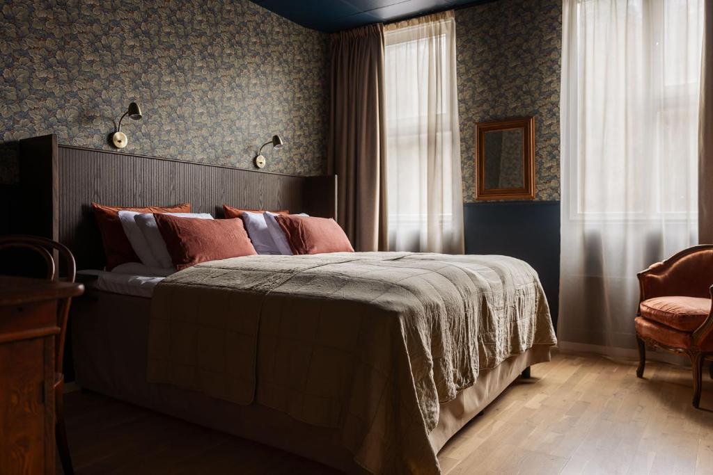 Postel nebo postele na pokoji v ubytování Gibsons Hotell