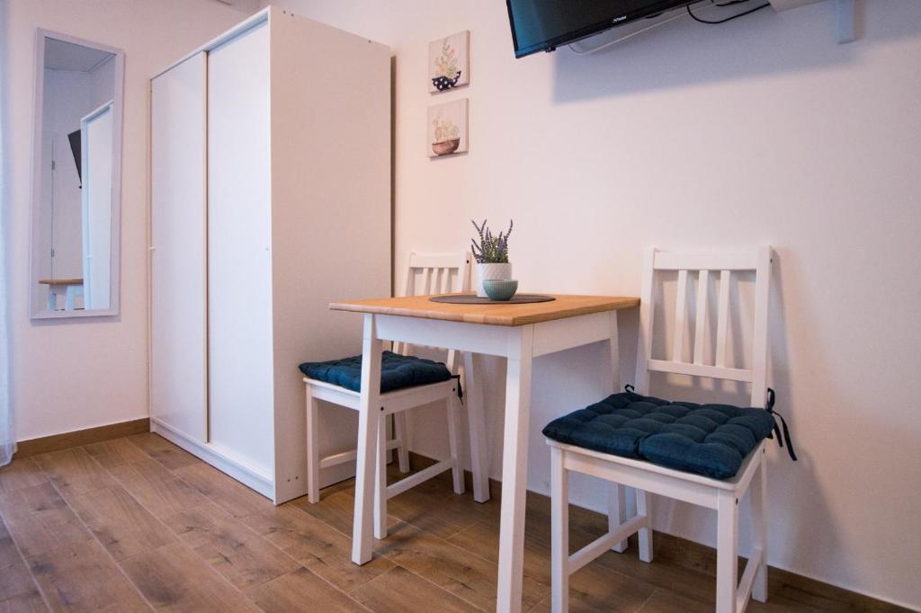 TV a/nebo společenská místnost v ubytování Apartments Petrich
