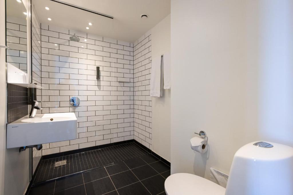 Ένα μπάνιο στο Milling Hotel Ritz Aarhus City