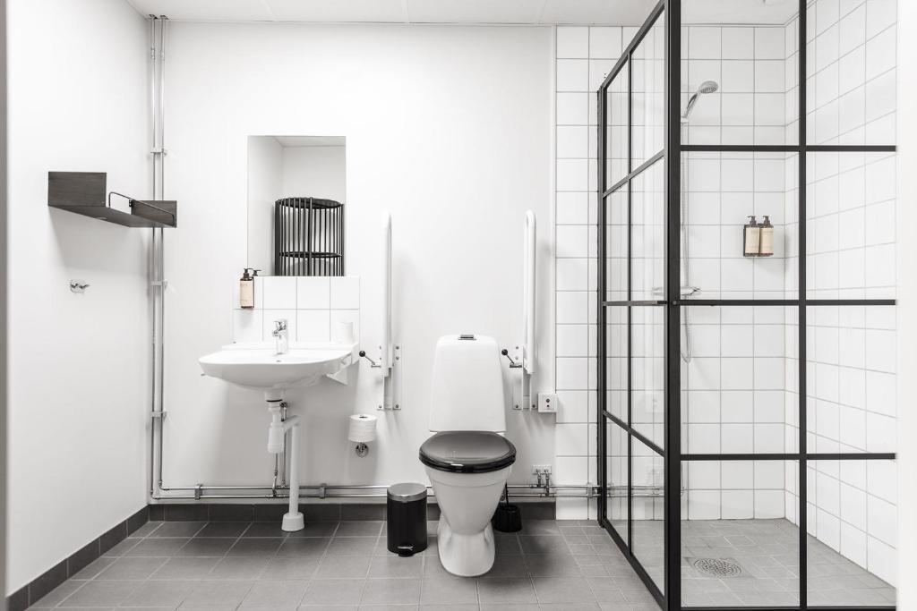 Koupelna v ubytování Gibsons Hotell