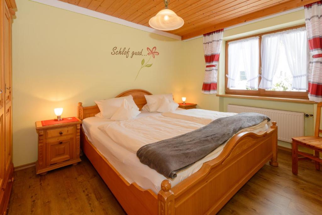 Postel nebo postele na pokoji v ubytování Almerhof - Waldferienhof Almer